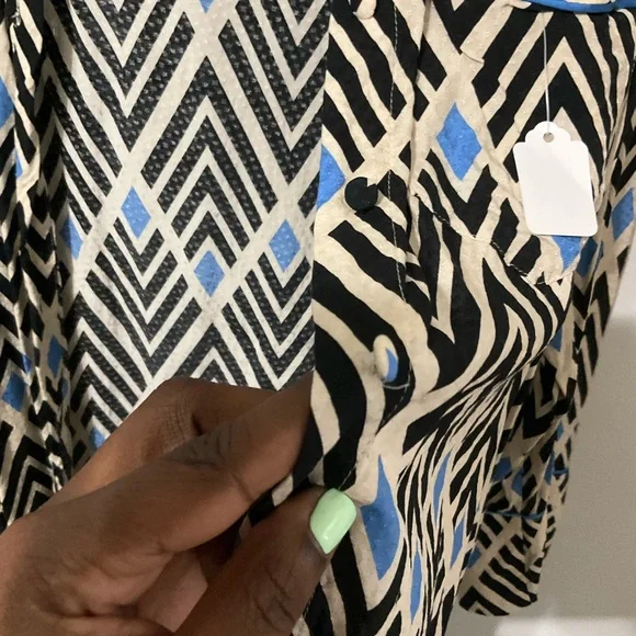 Geometric Patterned Blouse - Picture 7 of 7